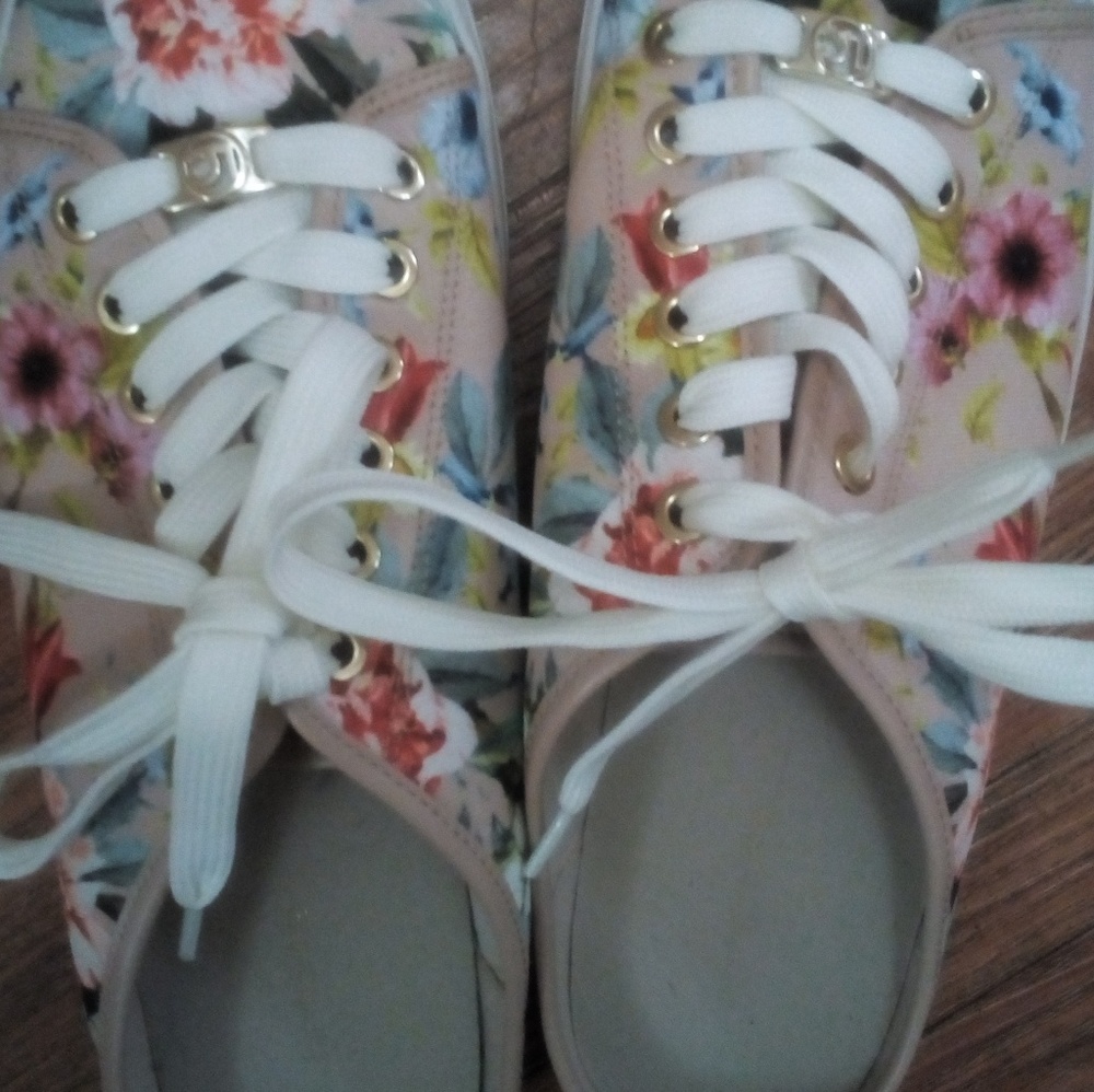 Liz Claiborne Mules with slight back Size 9.5